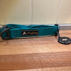 Olly Dog Tilden Collar. Size M. Color is teal blue. 
New without tags.